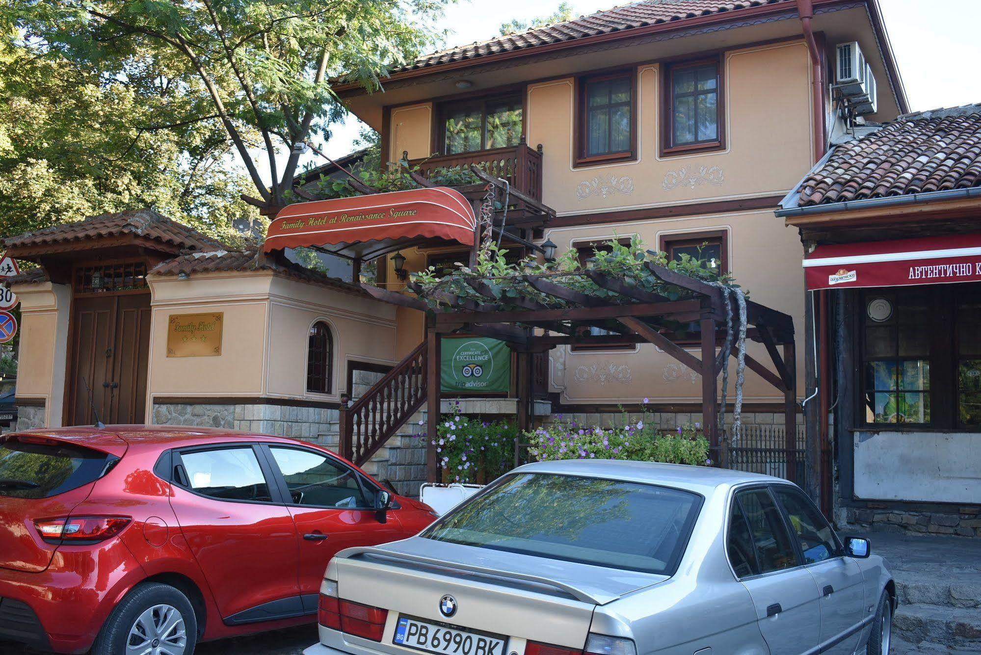 Family Hotel At Renaissance Square Plovdiv Exterior foto